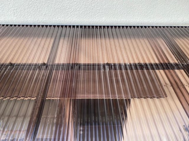 加古川市でポリカナミイタへ交換したベランダ屋根